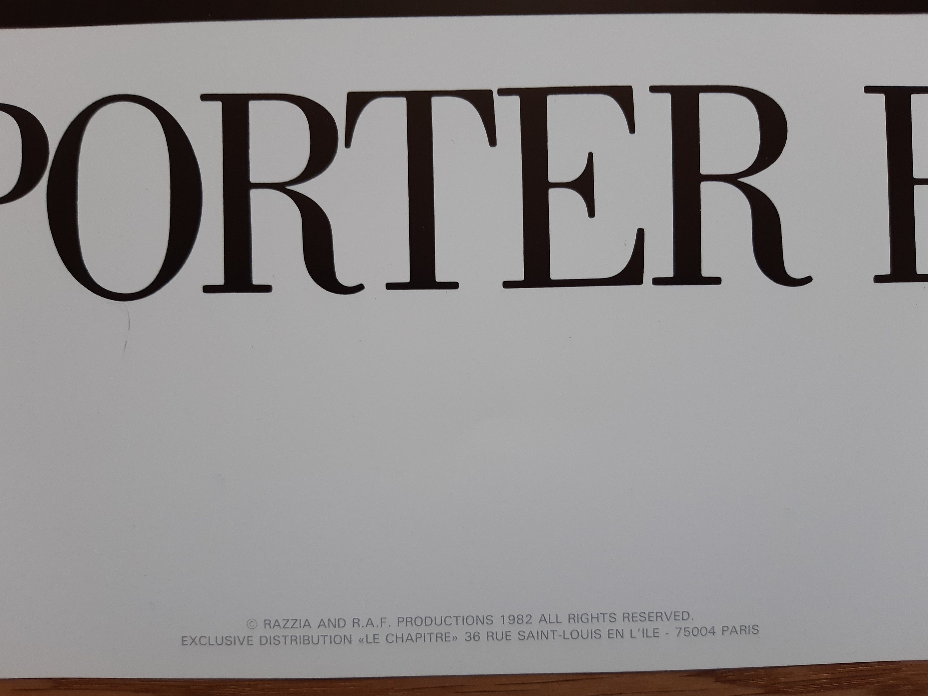 Prêt-à-porter Feminin Paris Razzia Poster – 60×90 cm