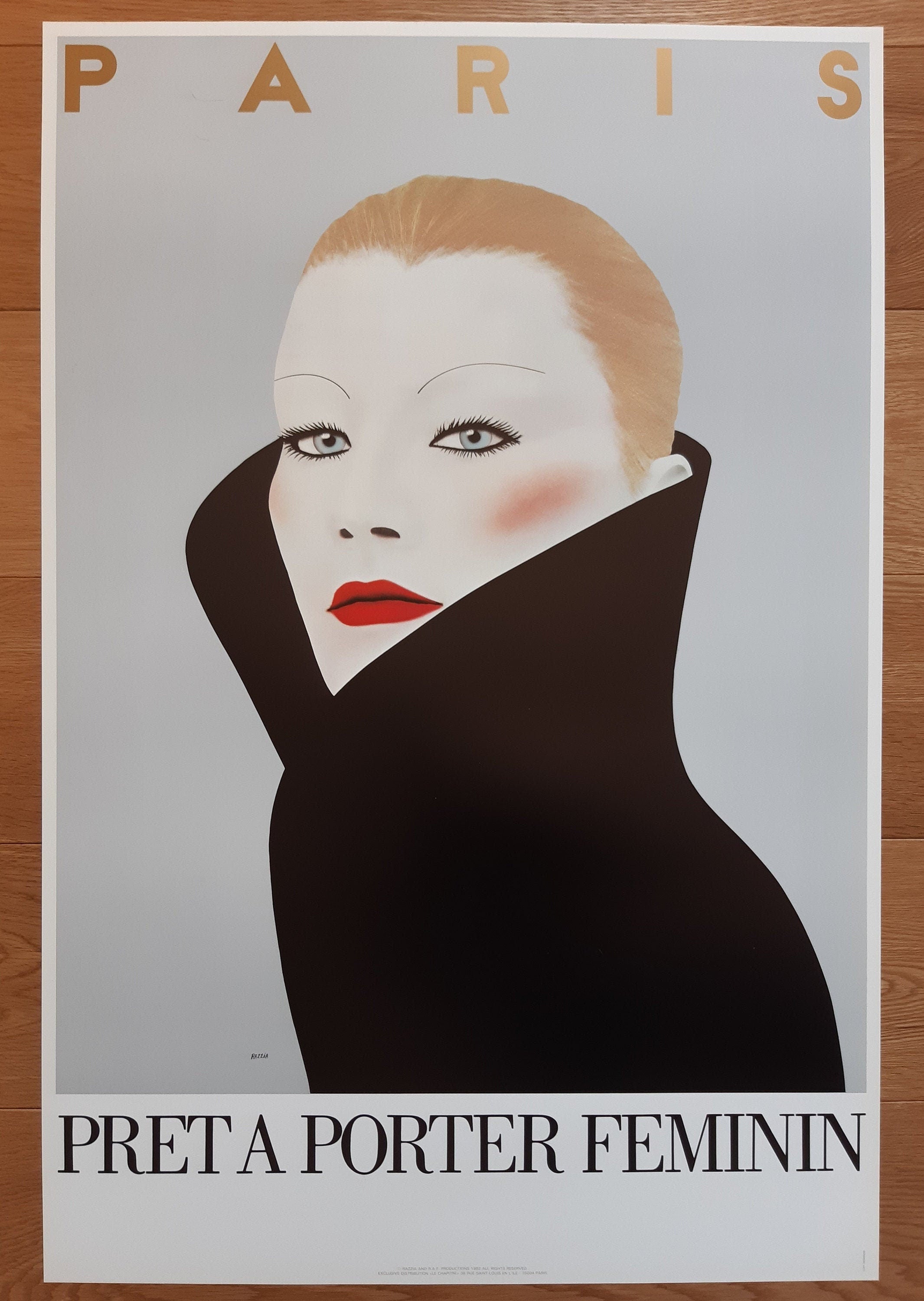 Prêt-à-porter Feminin Paris Razzia Poster – 60×90 cm